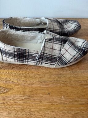 Women's size 11 Shoes Fur lined Alpargata Toms, Plaid print, Fleece, Sherpa